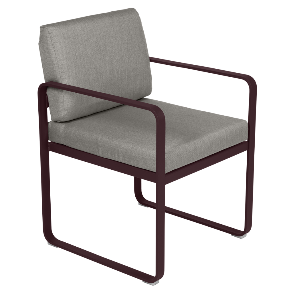 Une chaise d'extérieur Fauteuil de repas Bellevie avec un siège rembourré gris.