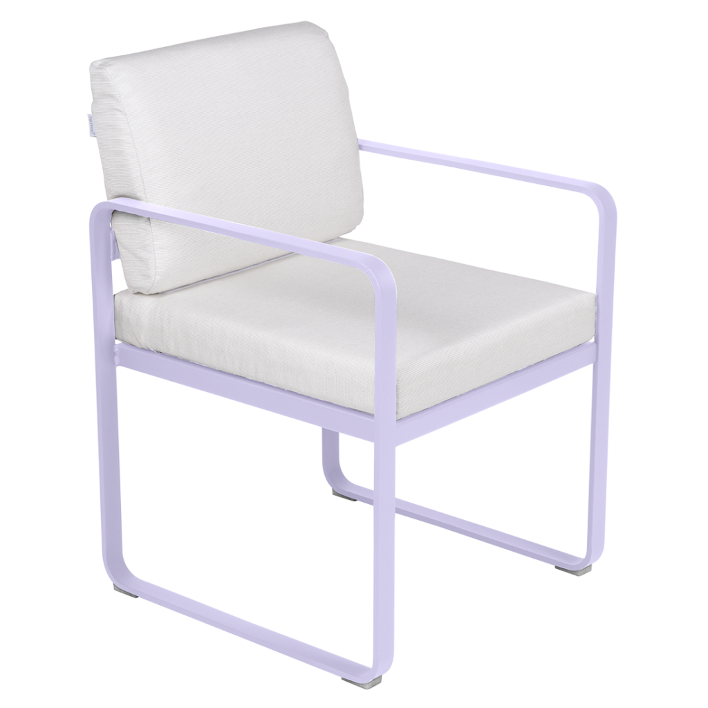 Un Fauteuil de repas Bellevie avec un coussin blanc et une structure en métal.