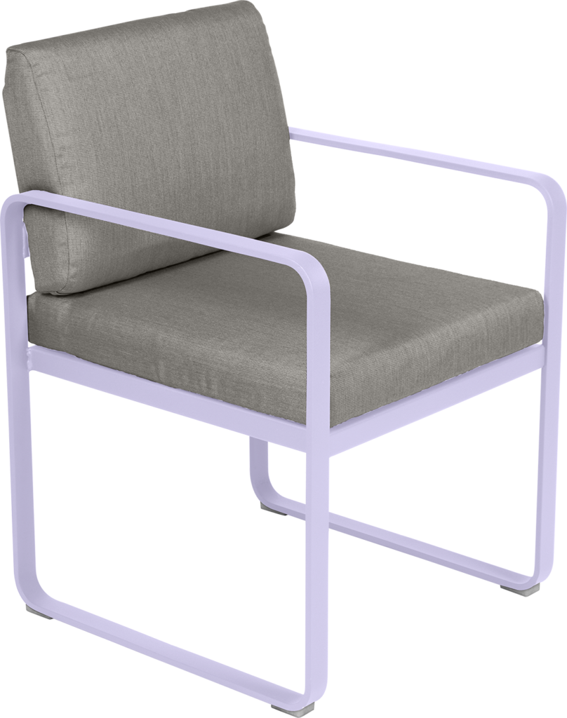Une chaise longue avec une structure grise et un coussin violet, Fauteuil de repas Bellevie.