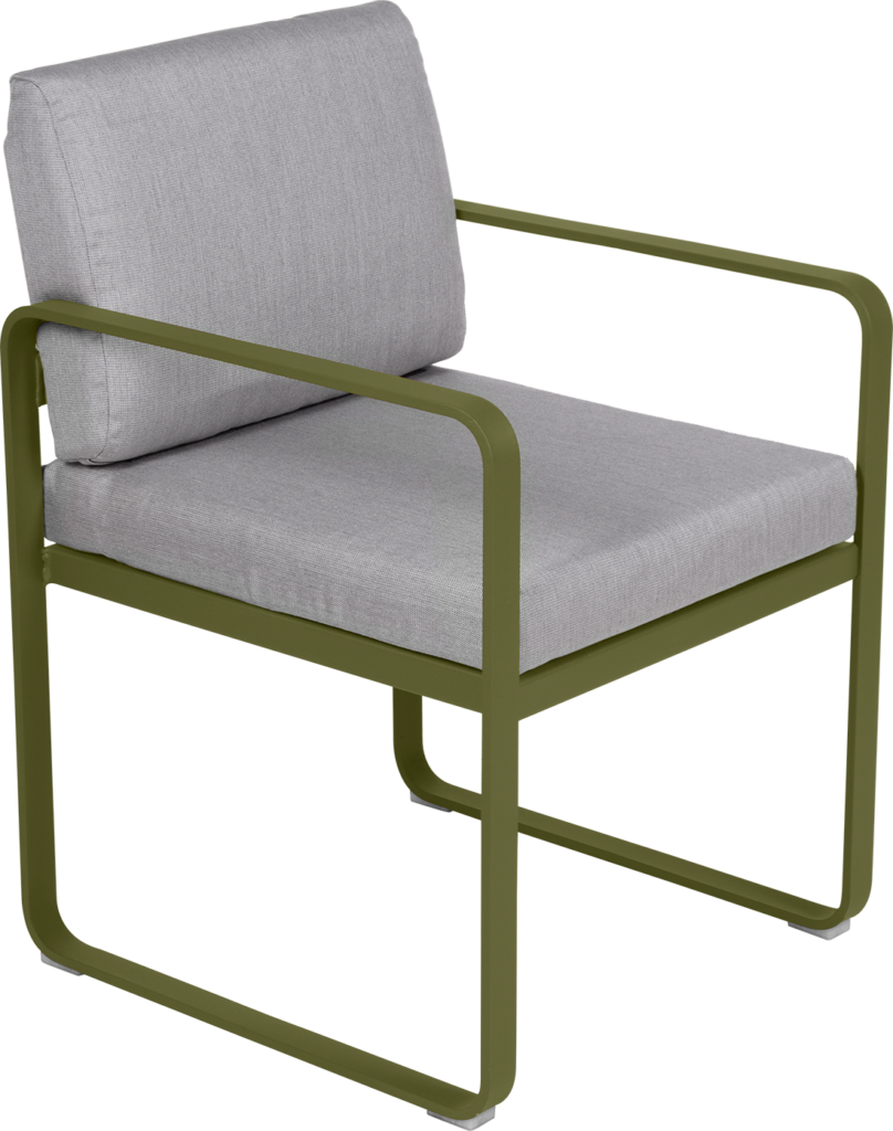 Une chaise longue d'extérieur Fauteuil de repas Bellevie avec un cadre gris et un coussin vert.
