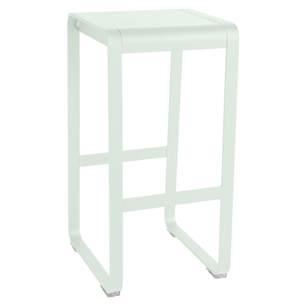Un tabouret de bar Tabouret haut Bellevie sur fond blanc.