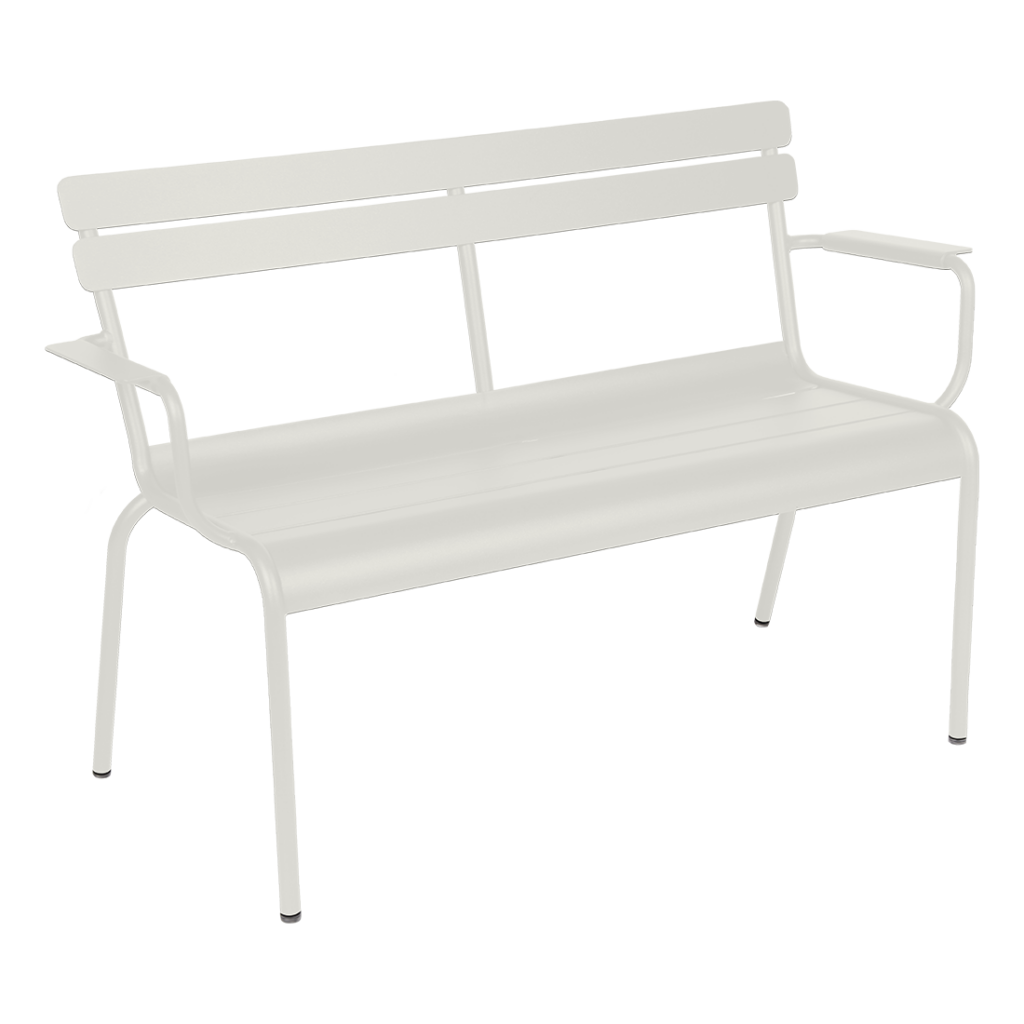Un banc blanc sur fond blanc.