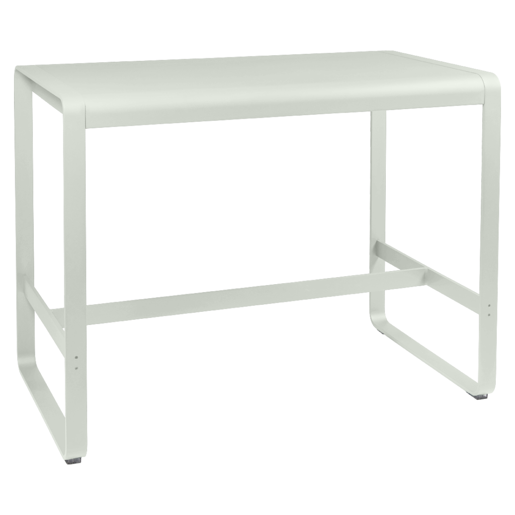 Une table de travail en métal blanc sur fond blanc.