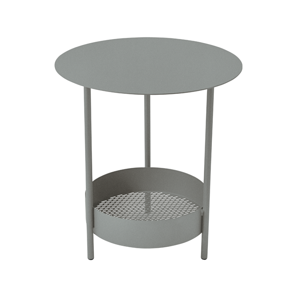 Une table d'appoint Gris Lapilli avec un panier sur le dessus.
