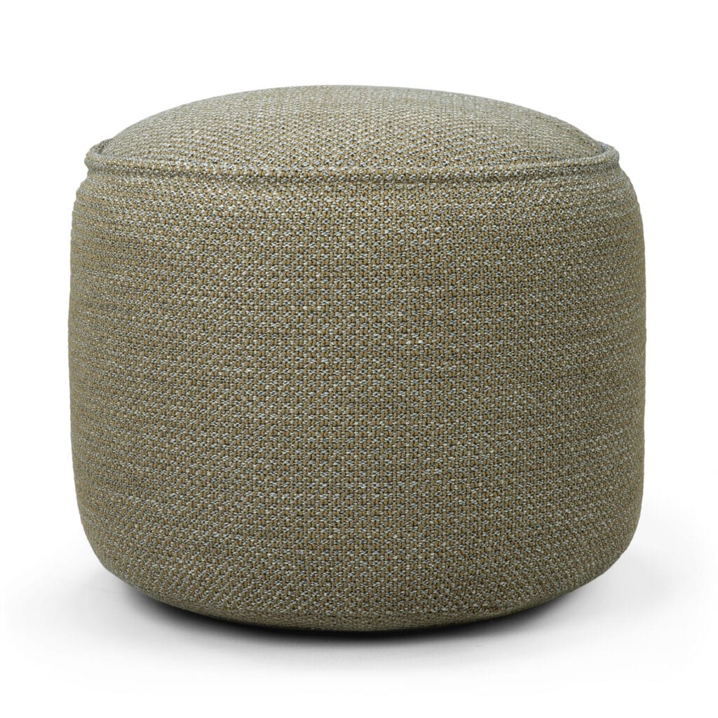 Un pouf rond en tissu beige.