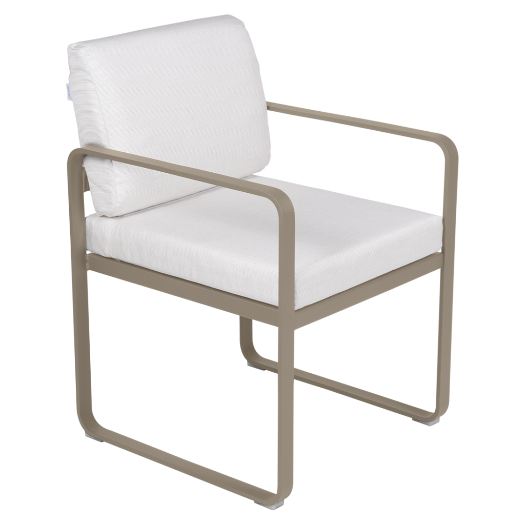 Un Fauteuil de repas Bellevie avec un coussin blanc et une structure en métal.