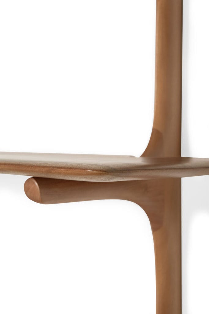 Une Etagères murales PI sur fond blanc.