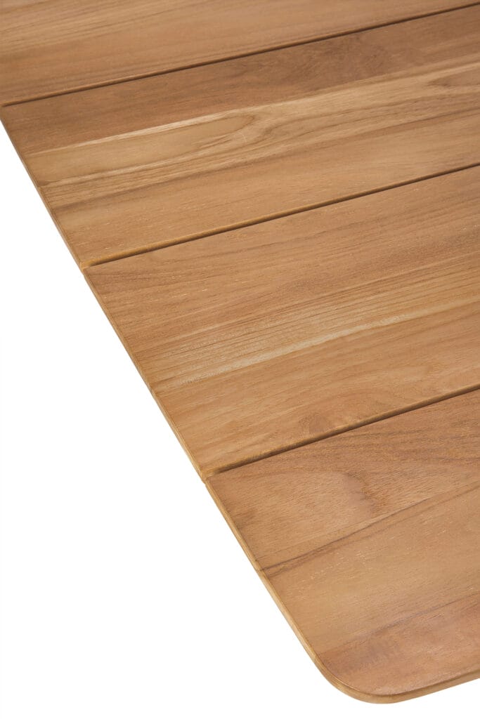 Une Table de jardin Mikado en teck pour le jardin, prise de près.