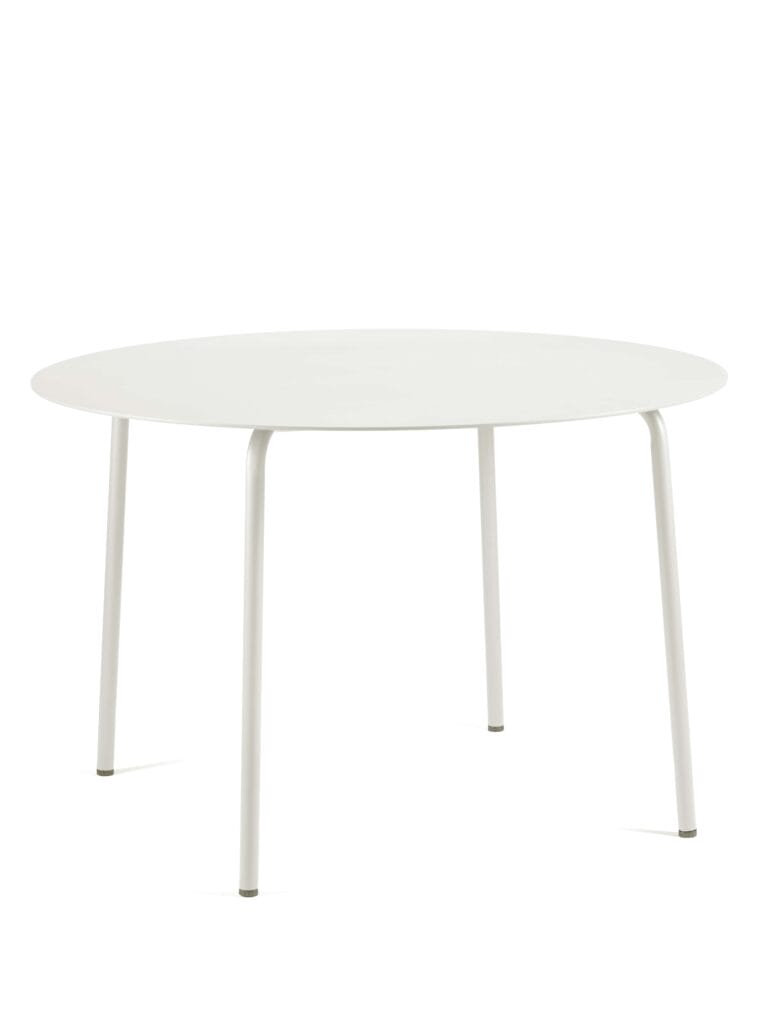 Une Table ronde August diam 115 cm avec un plateau blanc et des pieds blancs, mesurant 115 cm de diamètre.