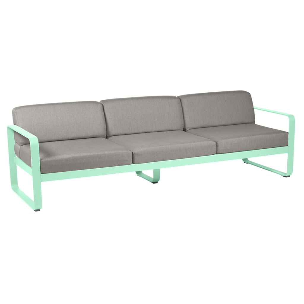 Un canapé d'extérieur avec des coussins gris et un cadre vert.