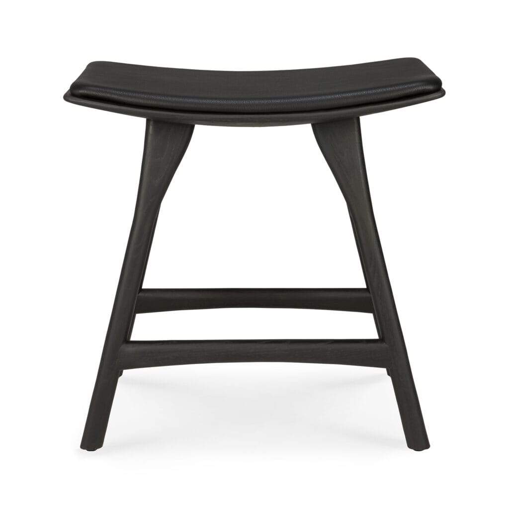 Un tabouret noir (Tabouret Osso) sur fond blanc.
