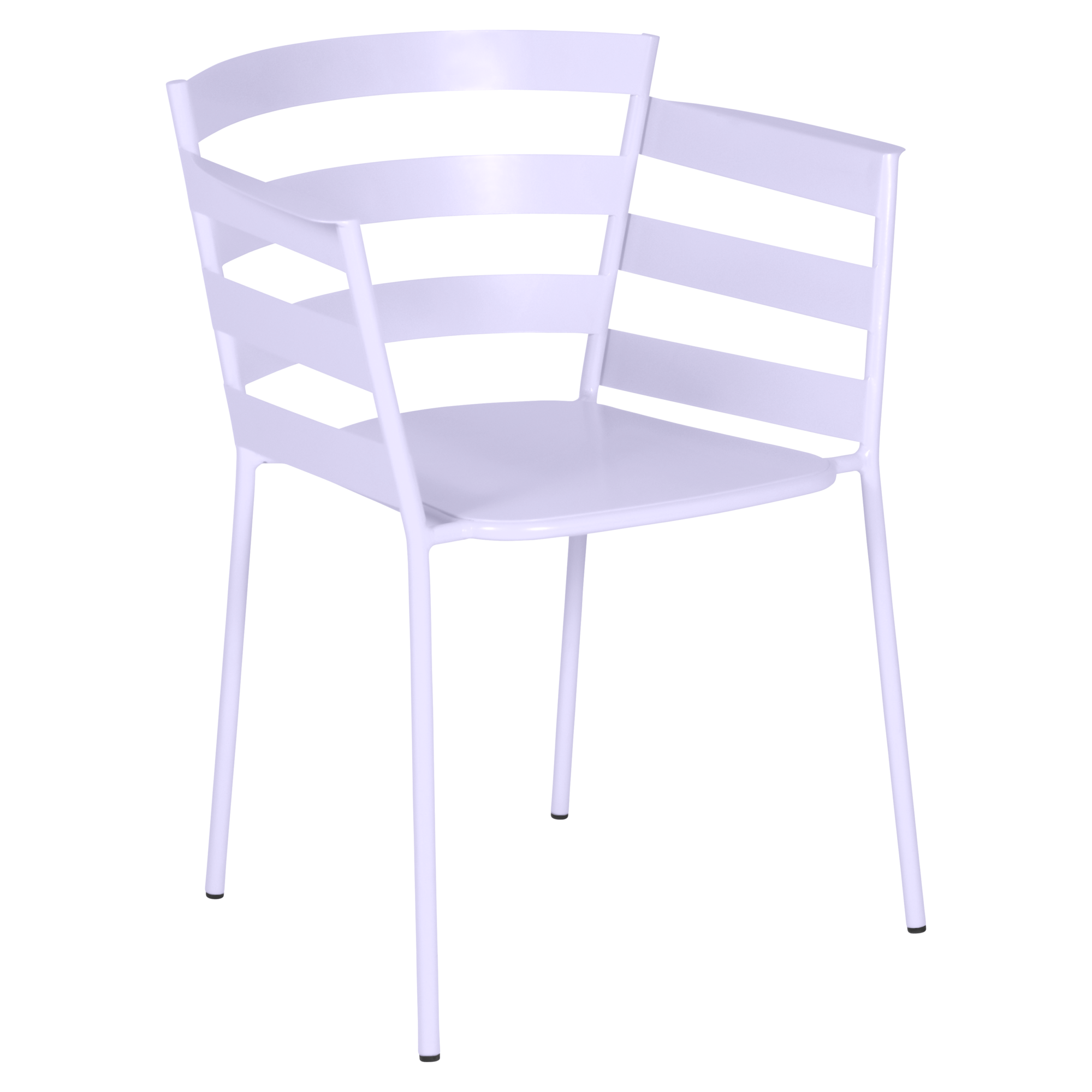 Une chaise blanche moderne, inspirée du Fauteuil Rythmic, présente un dossier à lattes et quatre pieds droits pour un look élégant et contemporain.