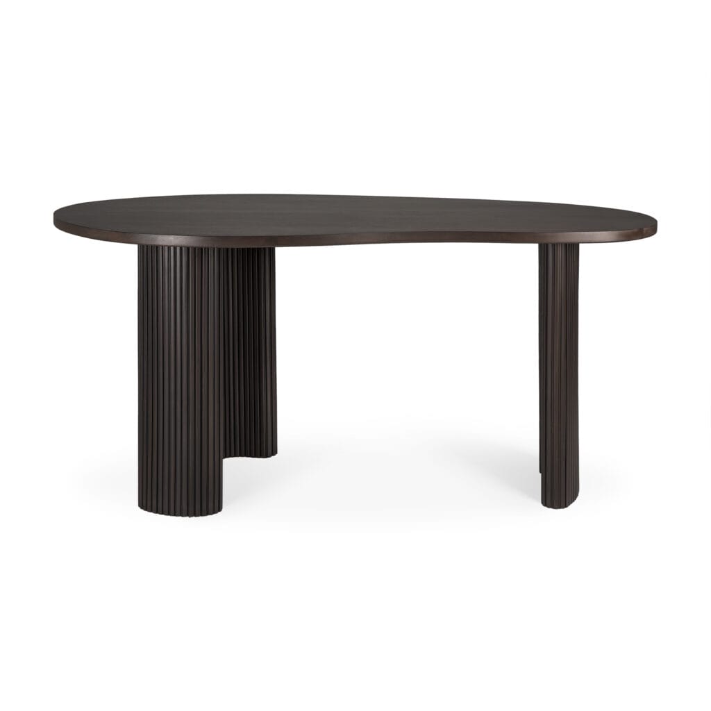 Un Bureau Boomerang en acajou avec un socle en bois, fabriqué à partir de bois d'acajou.