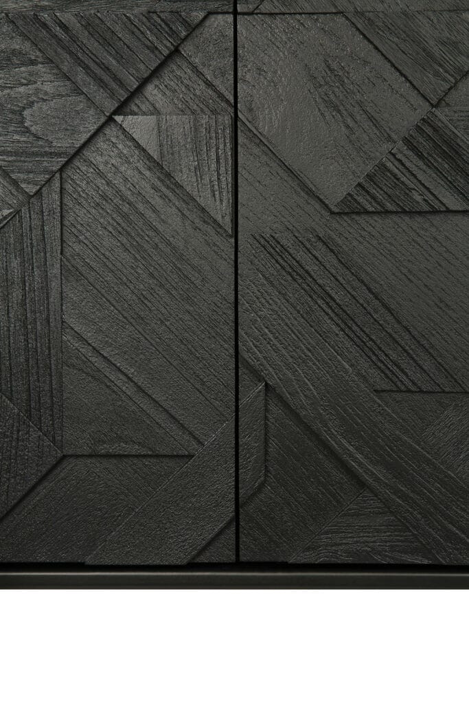 Une Armoire Graphic en teck noir avec des dessins graphiques.