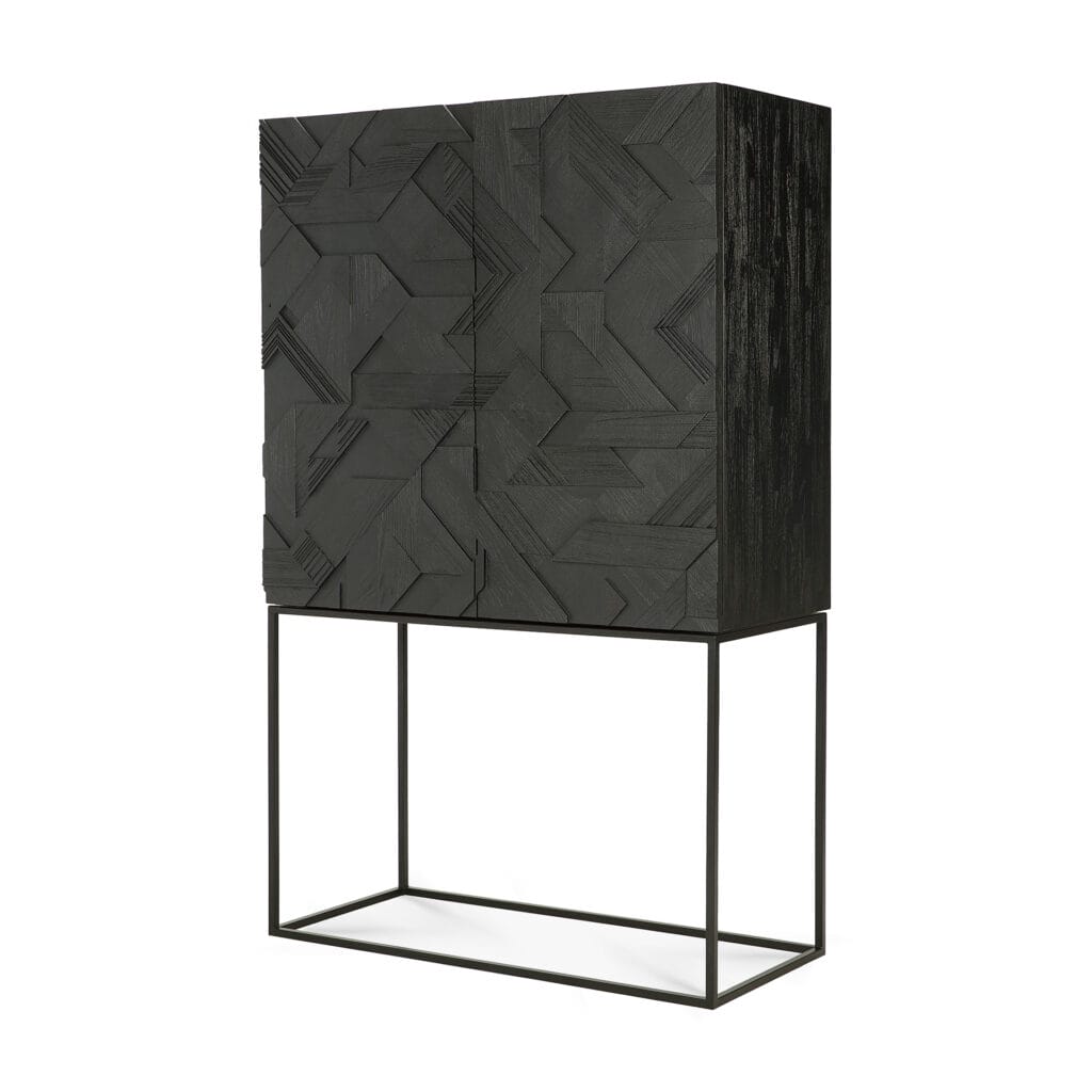 Une armoire Graphic en teck noir avec un design graphique dessus.