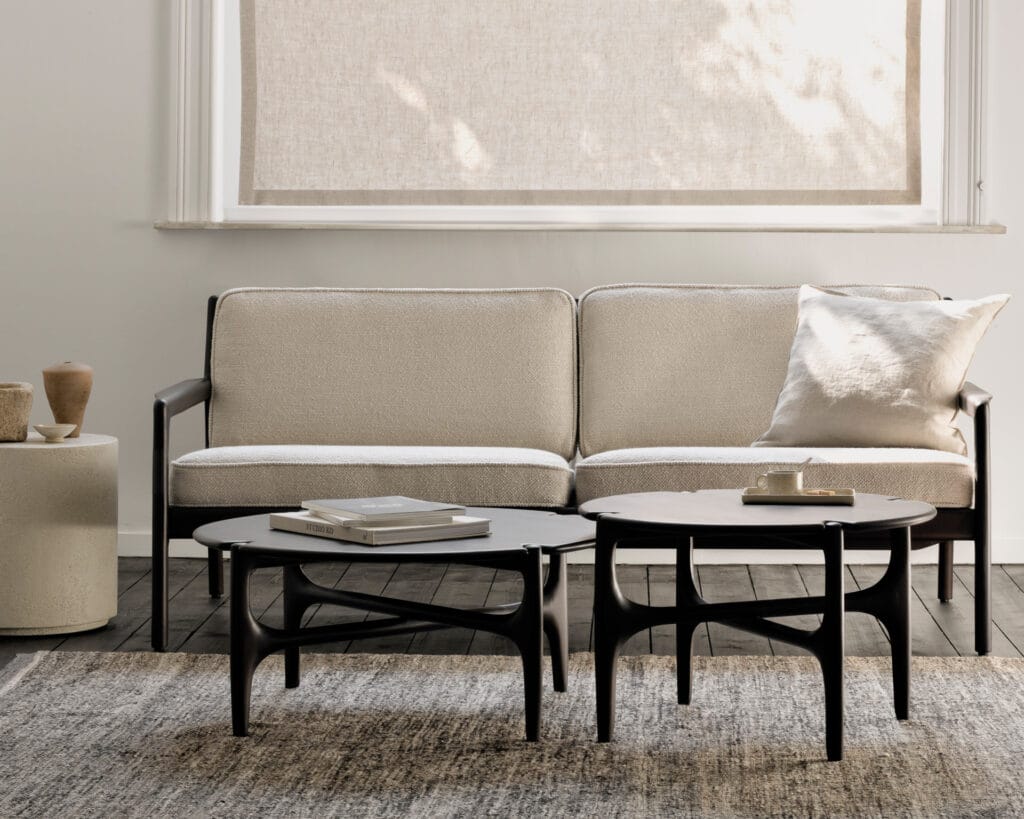 Un séjour avec un canapé et une table basse Table basse ronde PI.