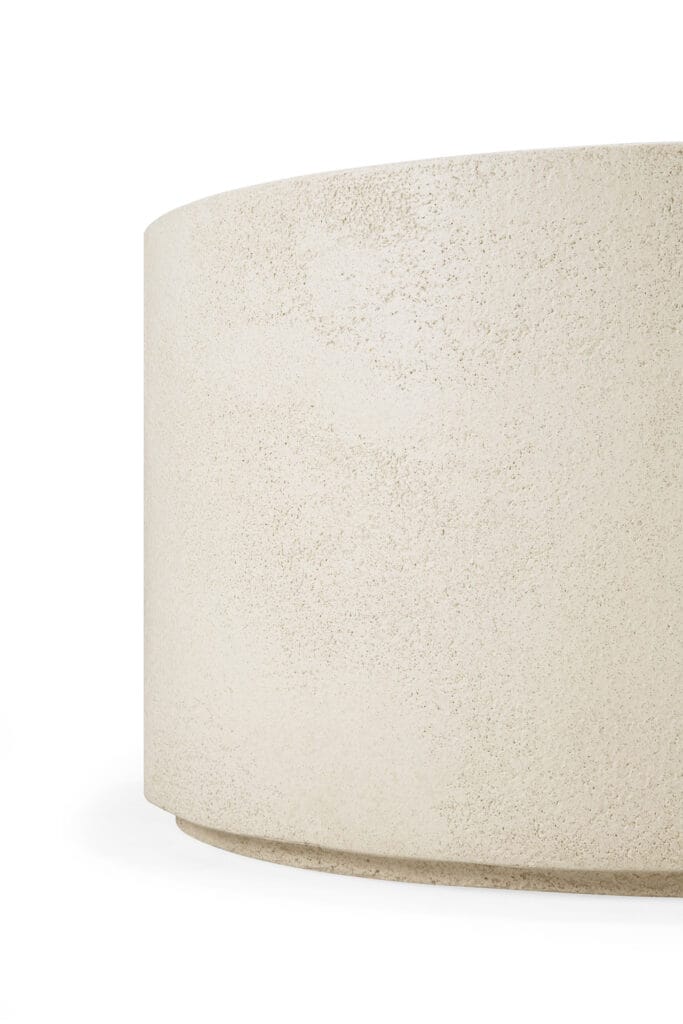 Une image de la Table basse ronde Elements en béton blanc.