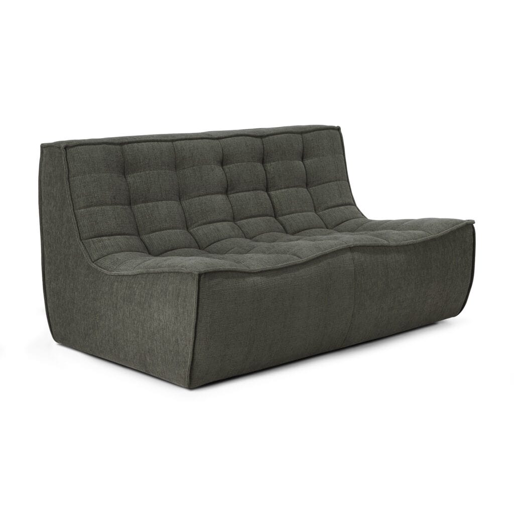 Un canapé N701 gris sur fond blanc.