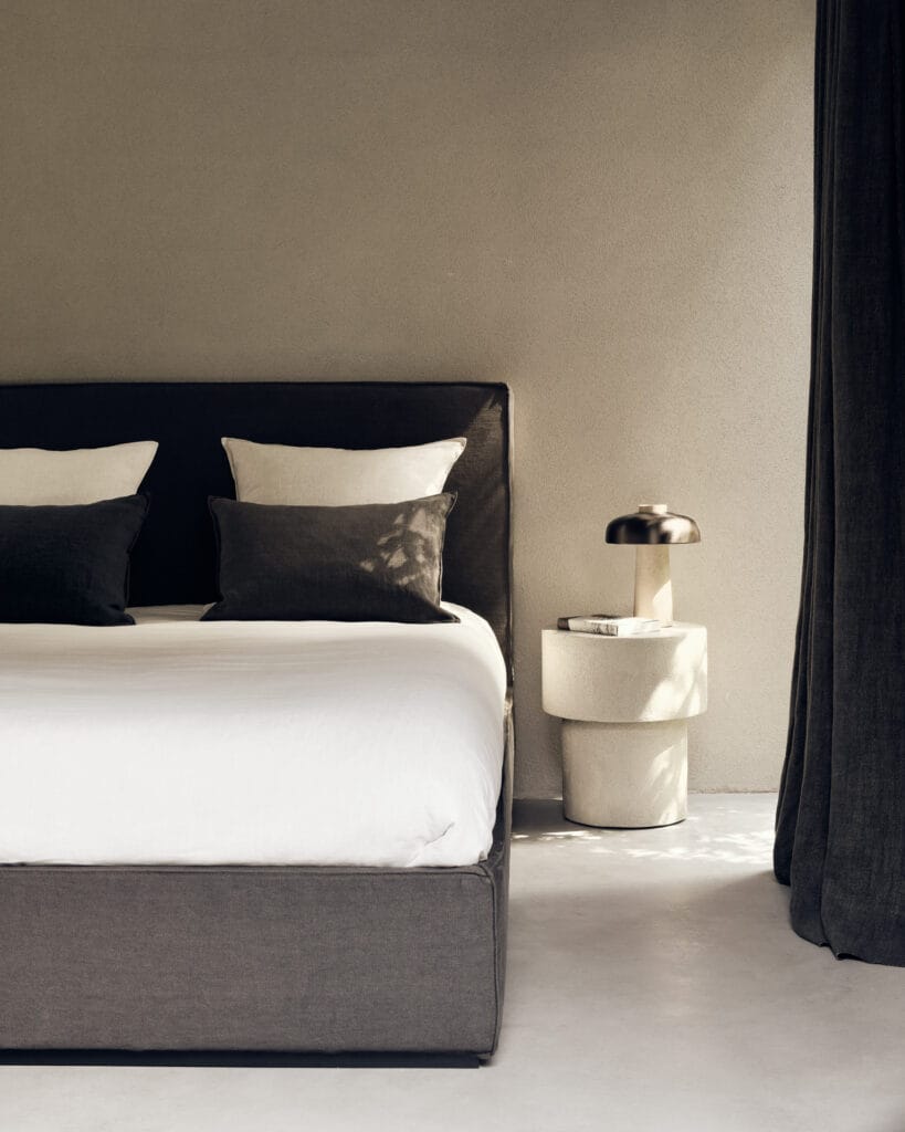 Un lit Lit Revive dans une chambre douillette.