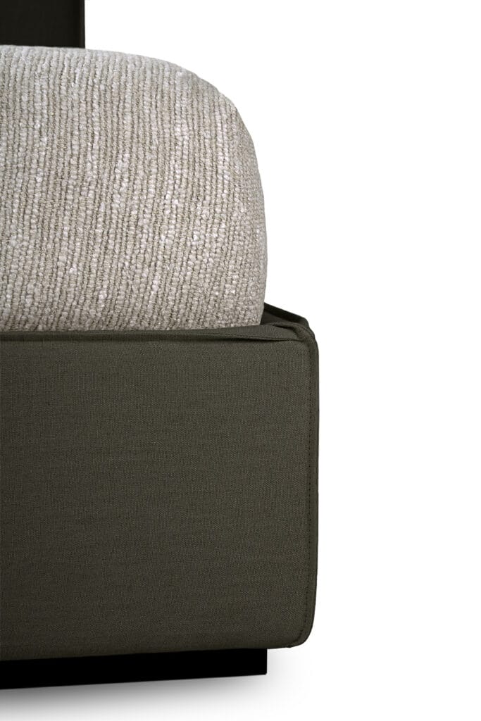 Un gros plan d'un Lit Revive avec une couverture grise et beige, évoquant une sensation de confort et de tranquillité.