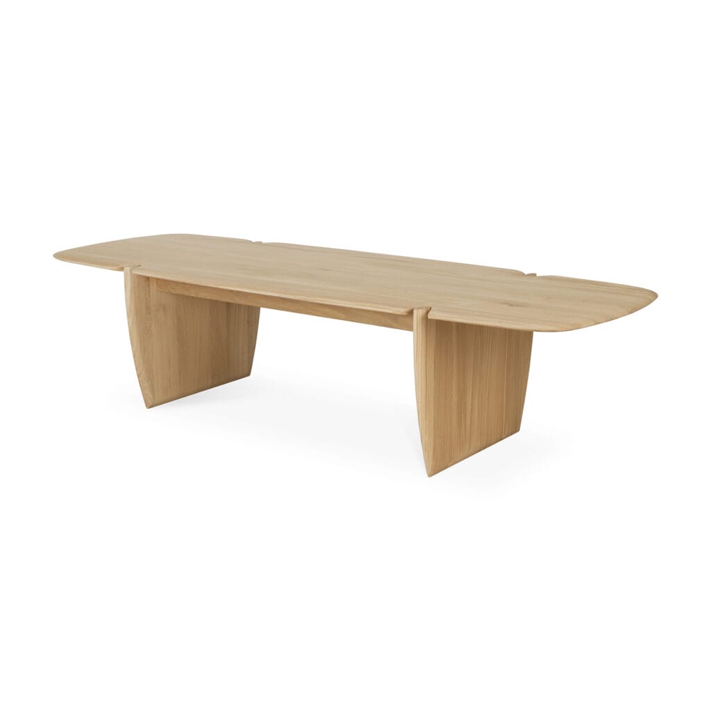 Une table rectangulaire en bois avec un piètement en bois.