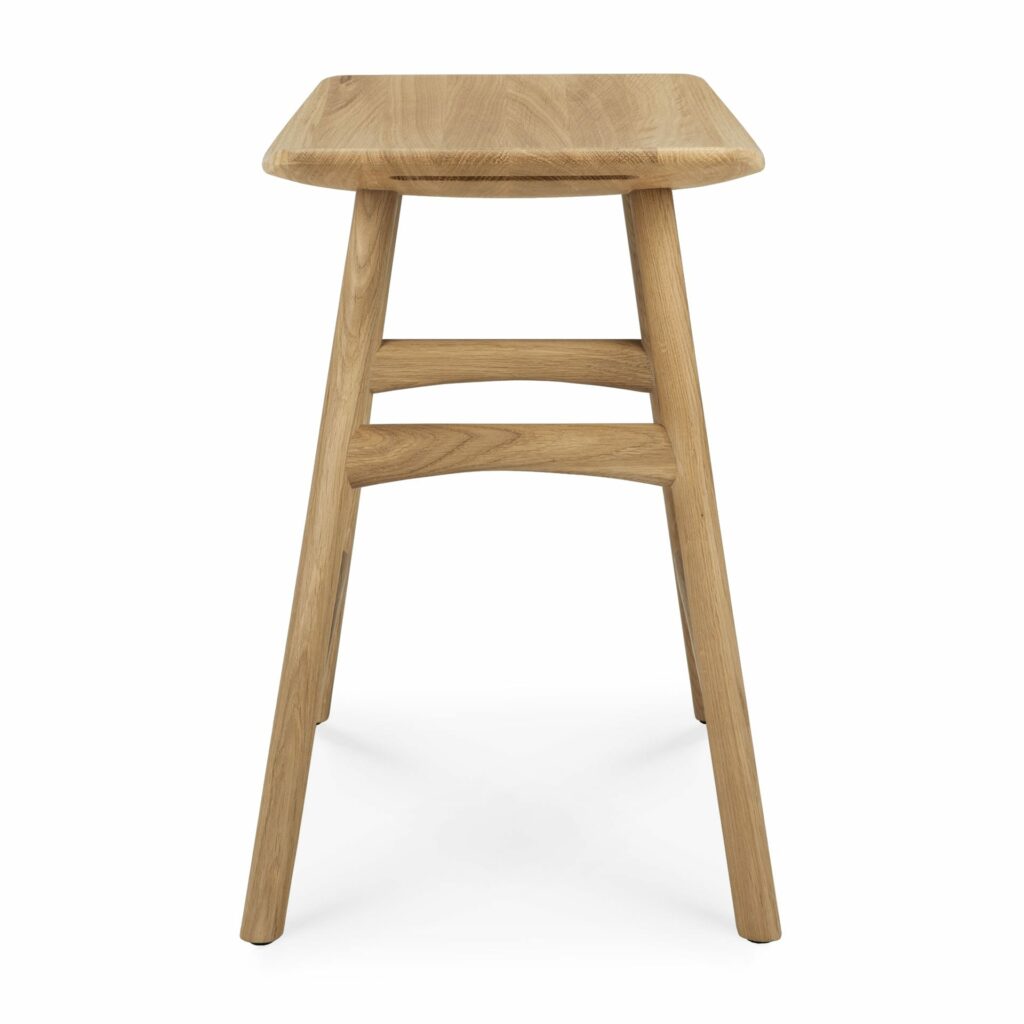 Un tabouret Tabouret Osso sur fond blanc.