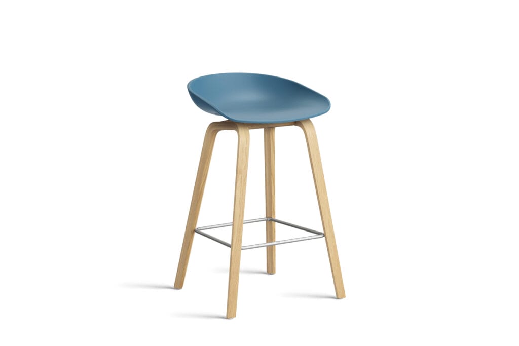 Un tabouret Tabouret bleu.