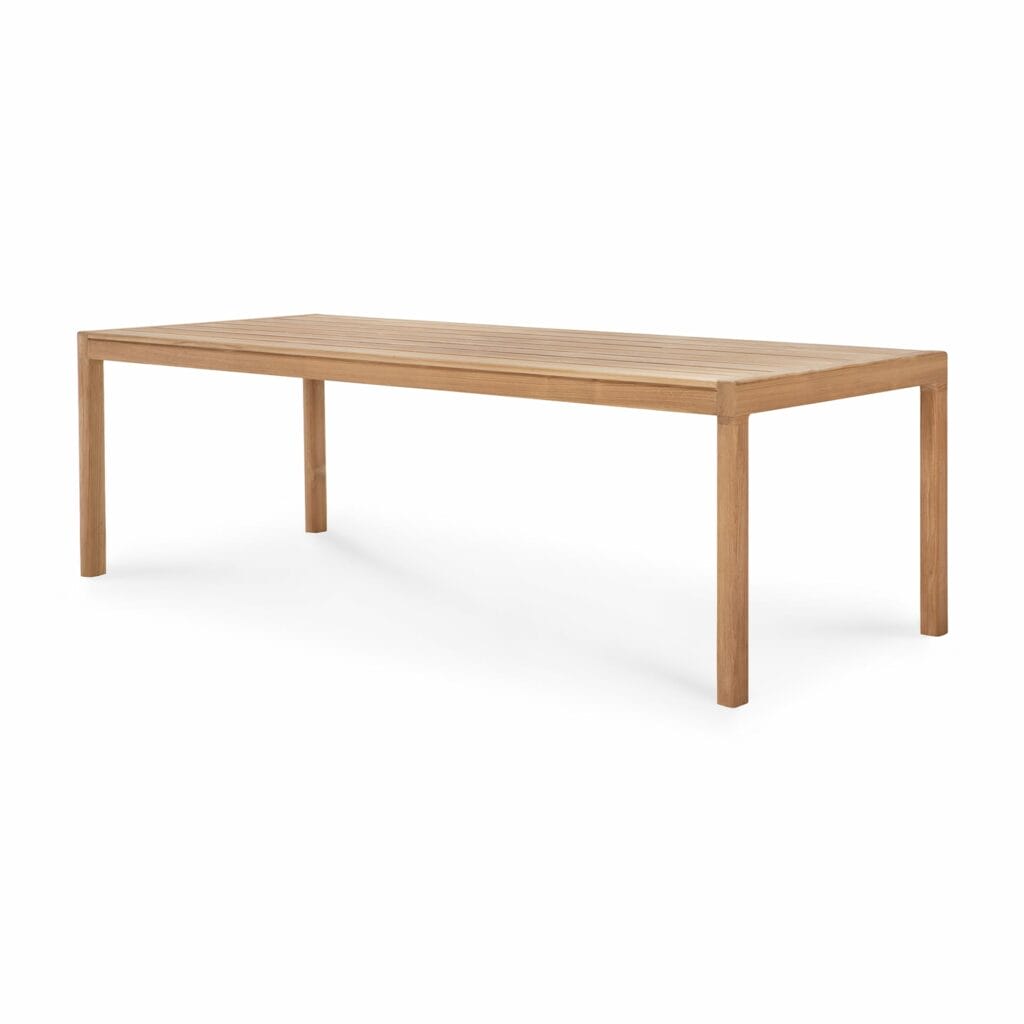 Une table à manger en bois sur fond blanc de dimensions L : 250 ; l : 100 ; h : 76.