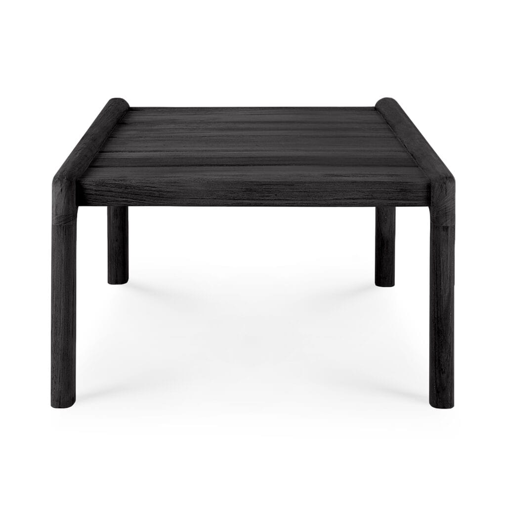 Une table basse en bois noir sur fond blanc.