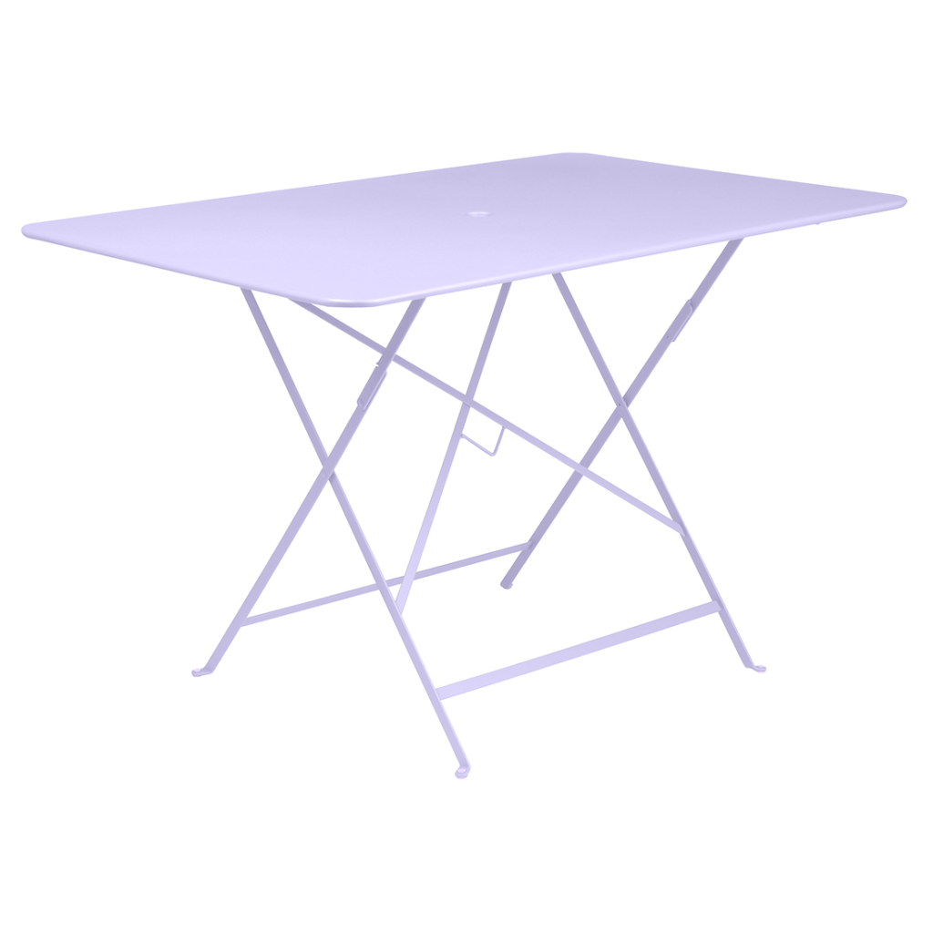 Une table rectangulaire violette sur fond blanc.