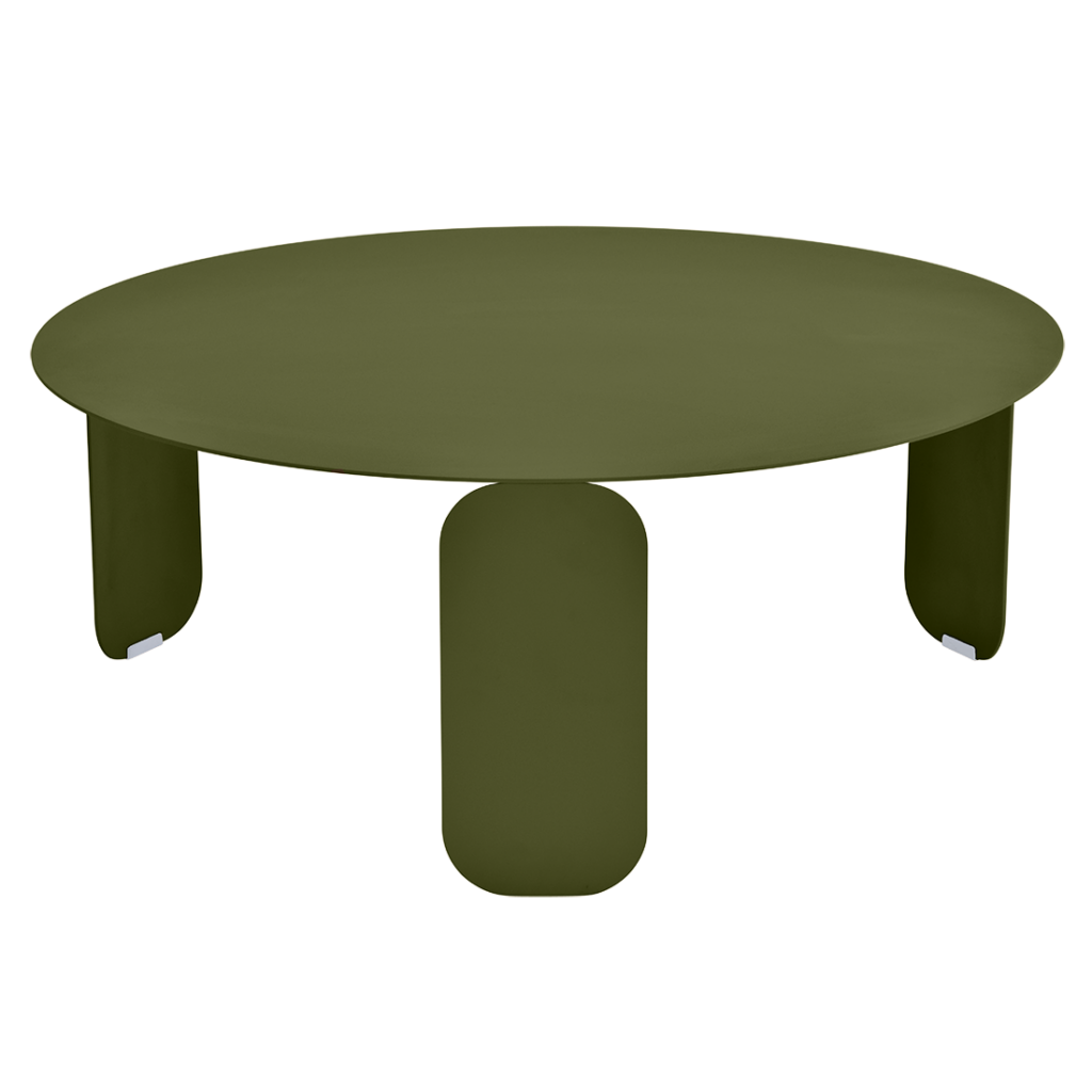 Une table ronde Guimauve mesurant 80 cm de diamètre, de couleur vert olive et deux pieds.