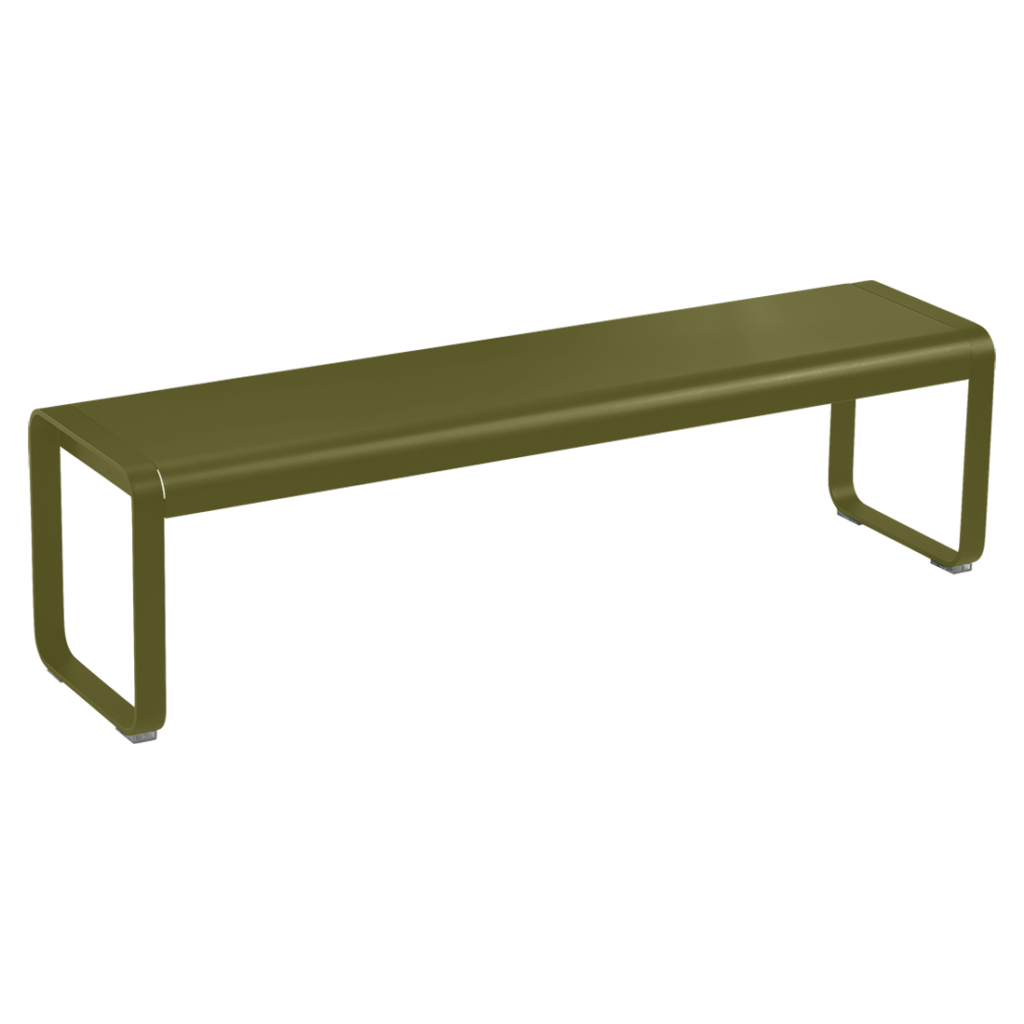 Le Banc Bellevie présente un banc de couleur guimauve avec une structure en métal.