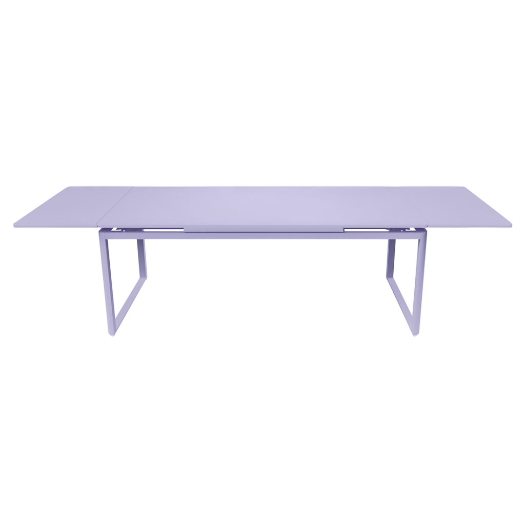 Une table Biarritz rectangulaire avec un piètement en métal.