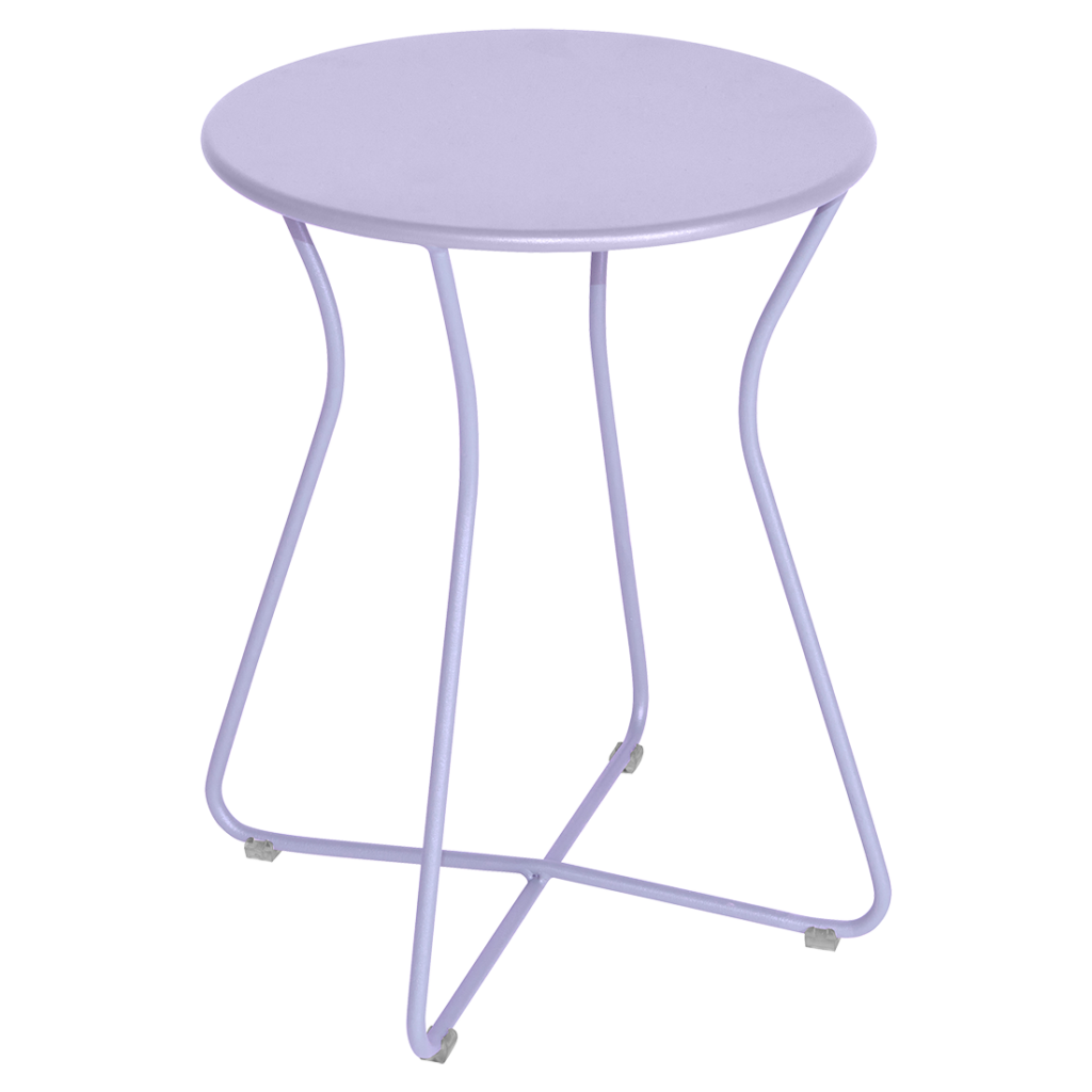 Une table ronde Guimauve violette avec un piètement en métal.