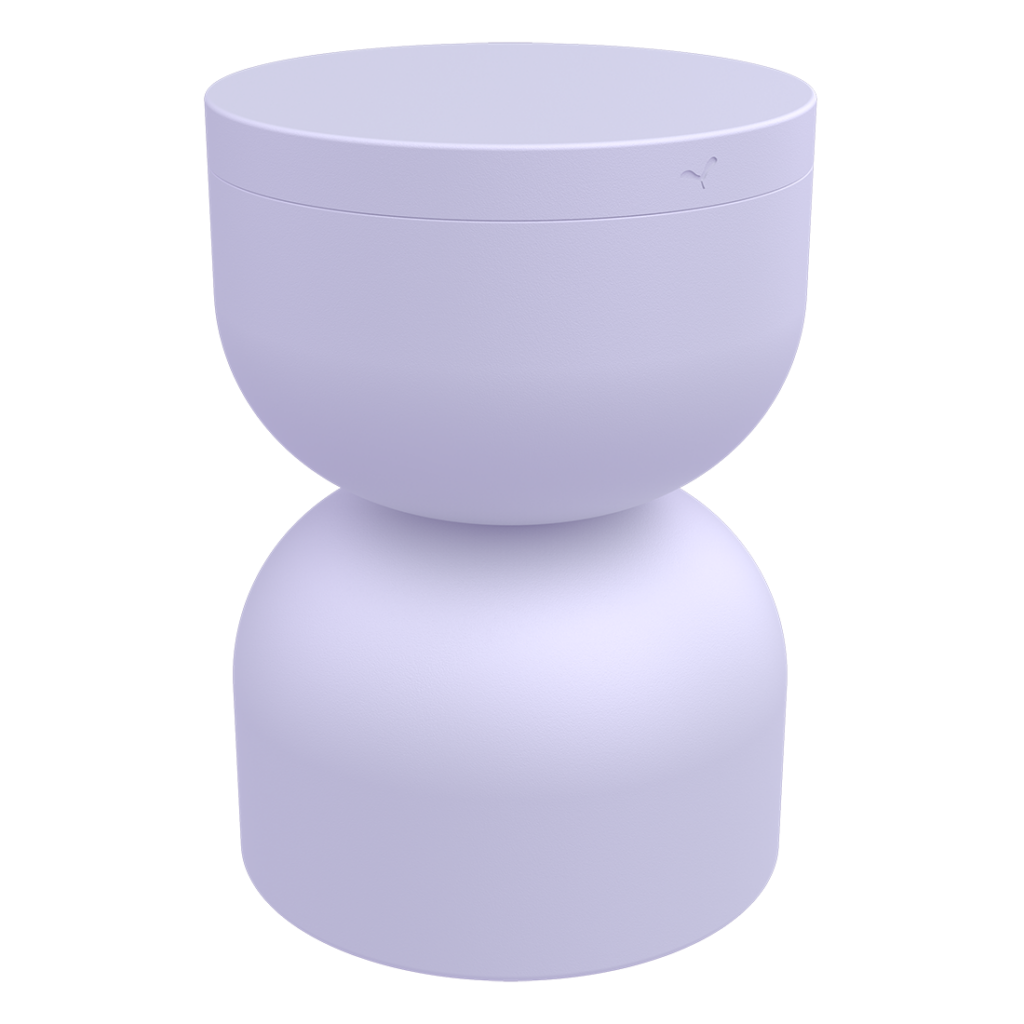 Un tabouret en forme de piapolo sur fond blanc.