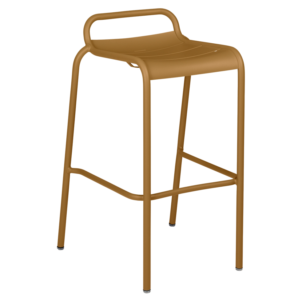 Un tabouret de bar en métal beige avec un siège en bois, adapté à un tabouret de bar.