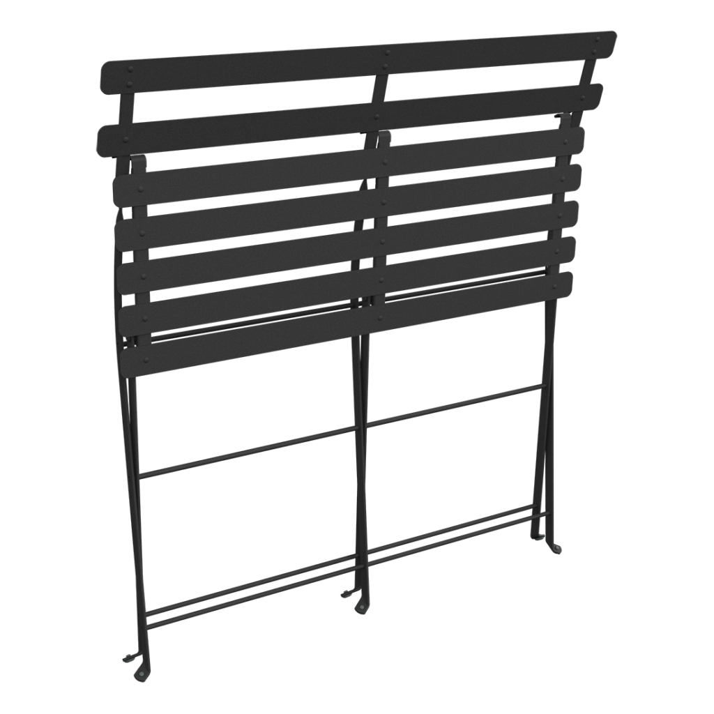 Panneau à persiennes noires à lattes multiples, monté sur un support en forme de marche d'escalier, placé à 2 endroits.