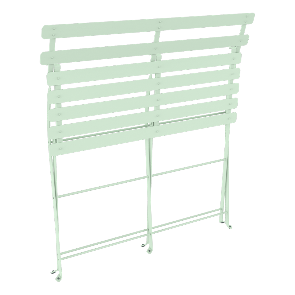 Stores vénitiens blancs avec quelques lamelles en position ouverte, de couleur Blanc coton.