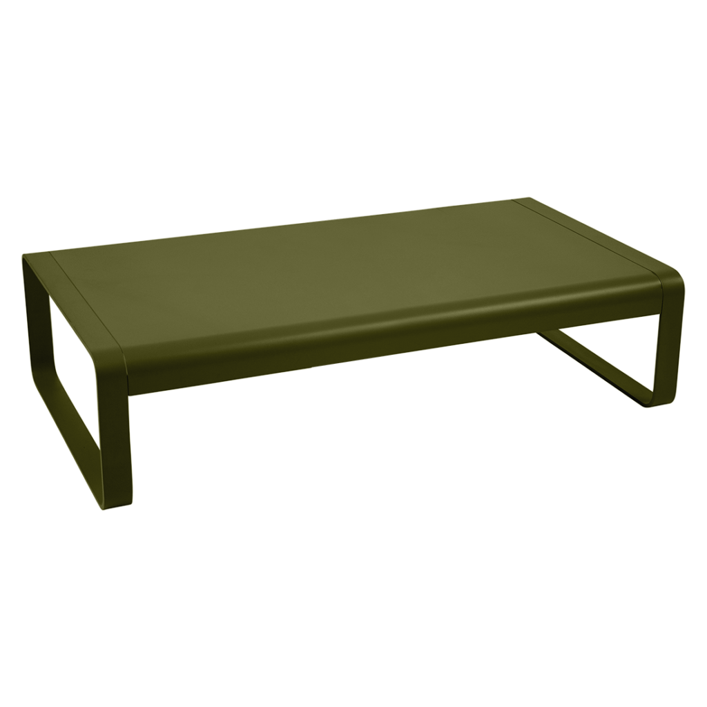 Une table basse verte minimaliste Bellevie avec un plateau rectangulaire et des pieds lisses et incurvés, présentés sur un fond clair.