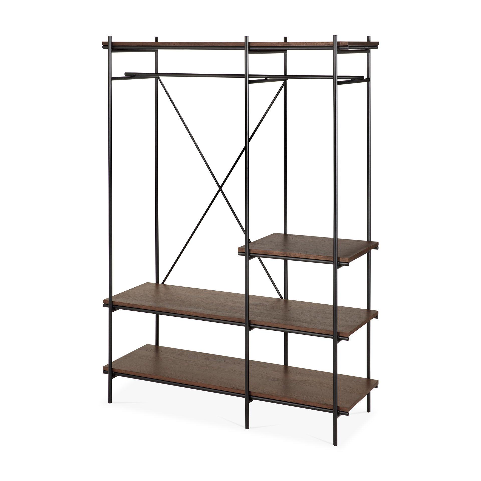 Une étagère minimaliste dotée d'une structure en métal robuste et de trois étagères en teck verni de chaque côté, séparées par des supports verticaux et horizontaux.