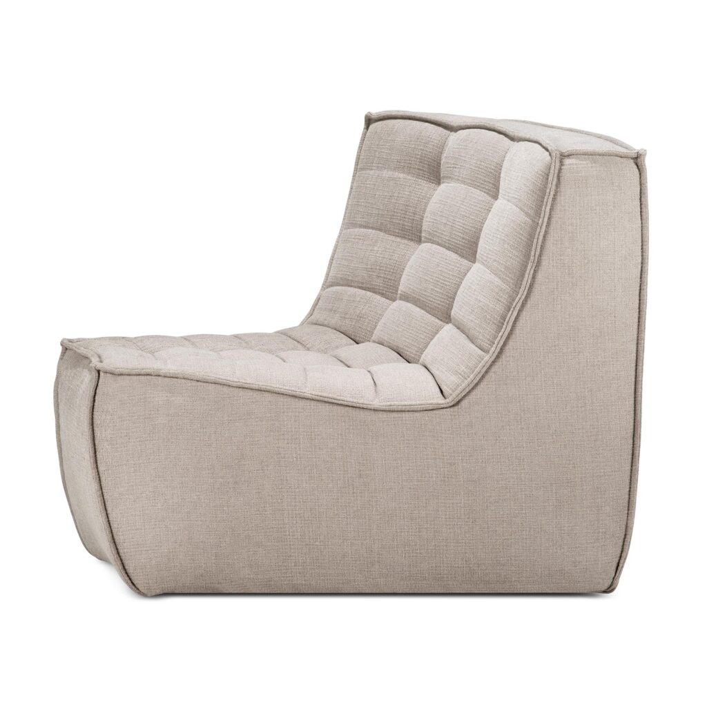 Vue latérale d'une chaise longue moderne sans accoudoirs en tissu beige avec une assise et un dossier capitonnés, s'intégrant parfaitement à la collection de canapés modulaires N701.