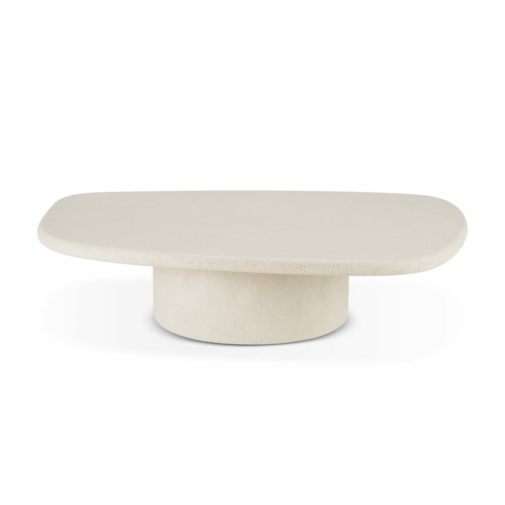 Table basse Elements - Galet beige de forme irrégulière avec une base cylindrique épaisse.