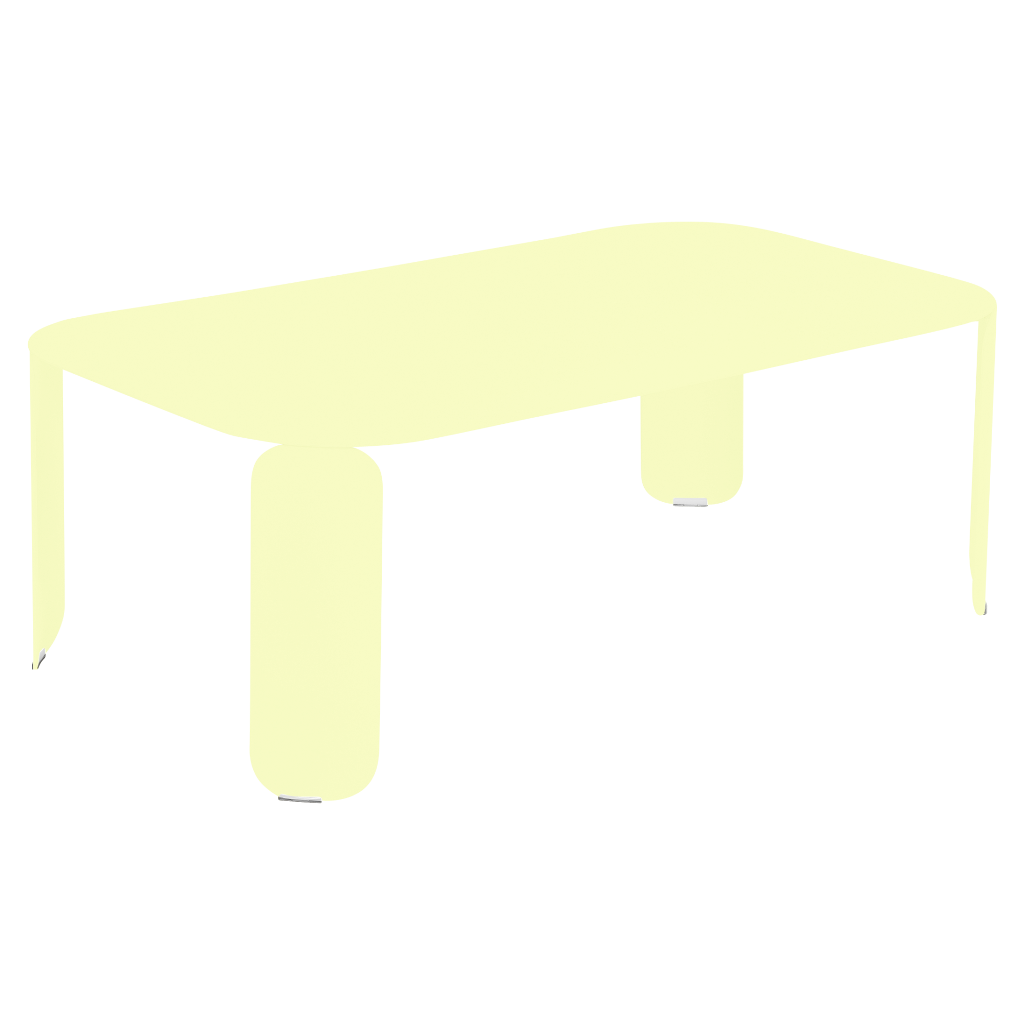 La Table basse Bebop rectangulaire est une table basse rectangulaire simple, jaune clair, aux coins arrondis et à trois pieds, présentée sur un fond noir uni.