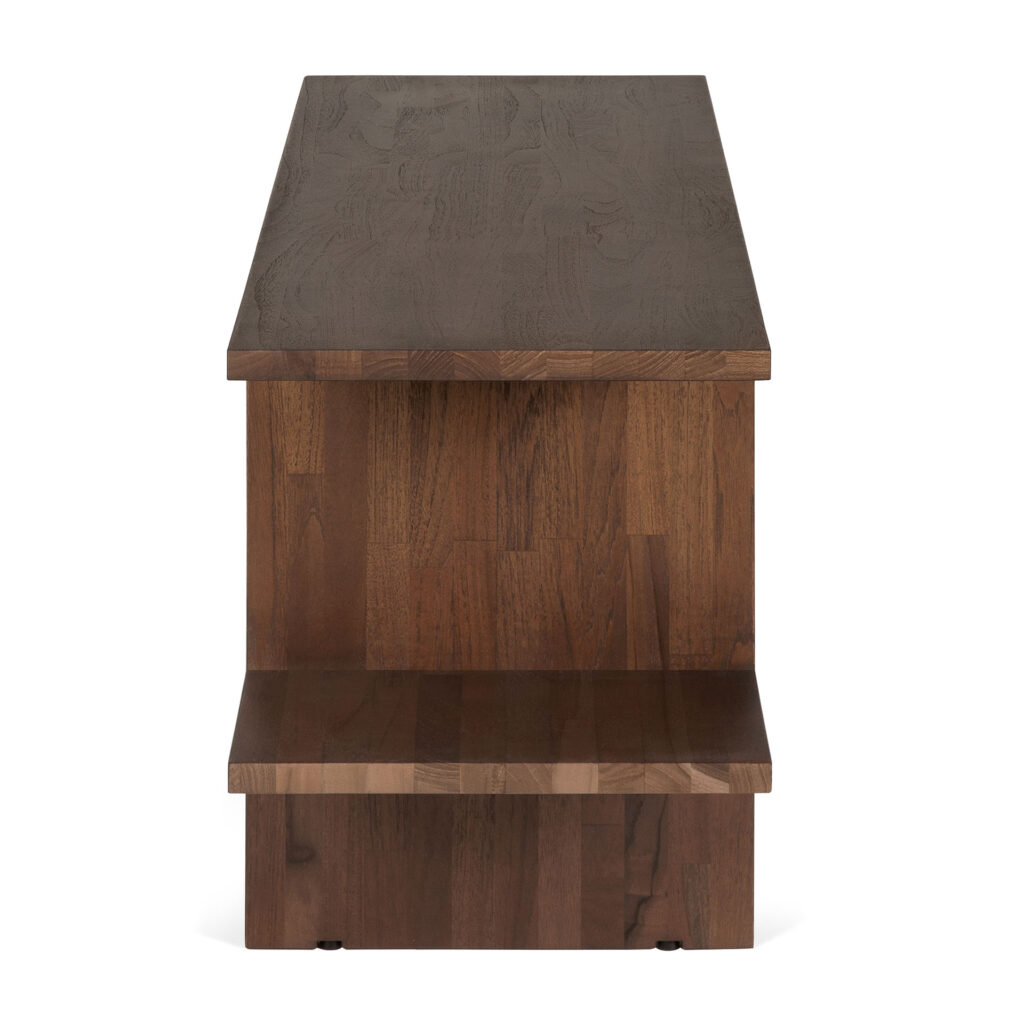 La table d'appoint Kabuki, une pièce rectangulaire en bois à deux niveaux vue de face, présente une finition lisse et un motif de grain de bois naturel qui ajoute une touche d'élégance inspirée du Kabuki.