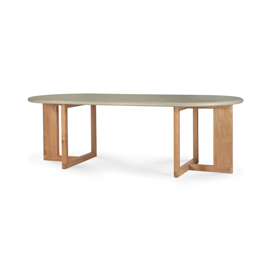 La table à manger d'extérieur Trestle présente une forme ovale moderne avec une surface verte lisse et des pieds à tréteaux en bois géométriques, ajoutant de l'élégance à votre espace salle à manger.
