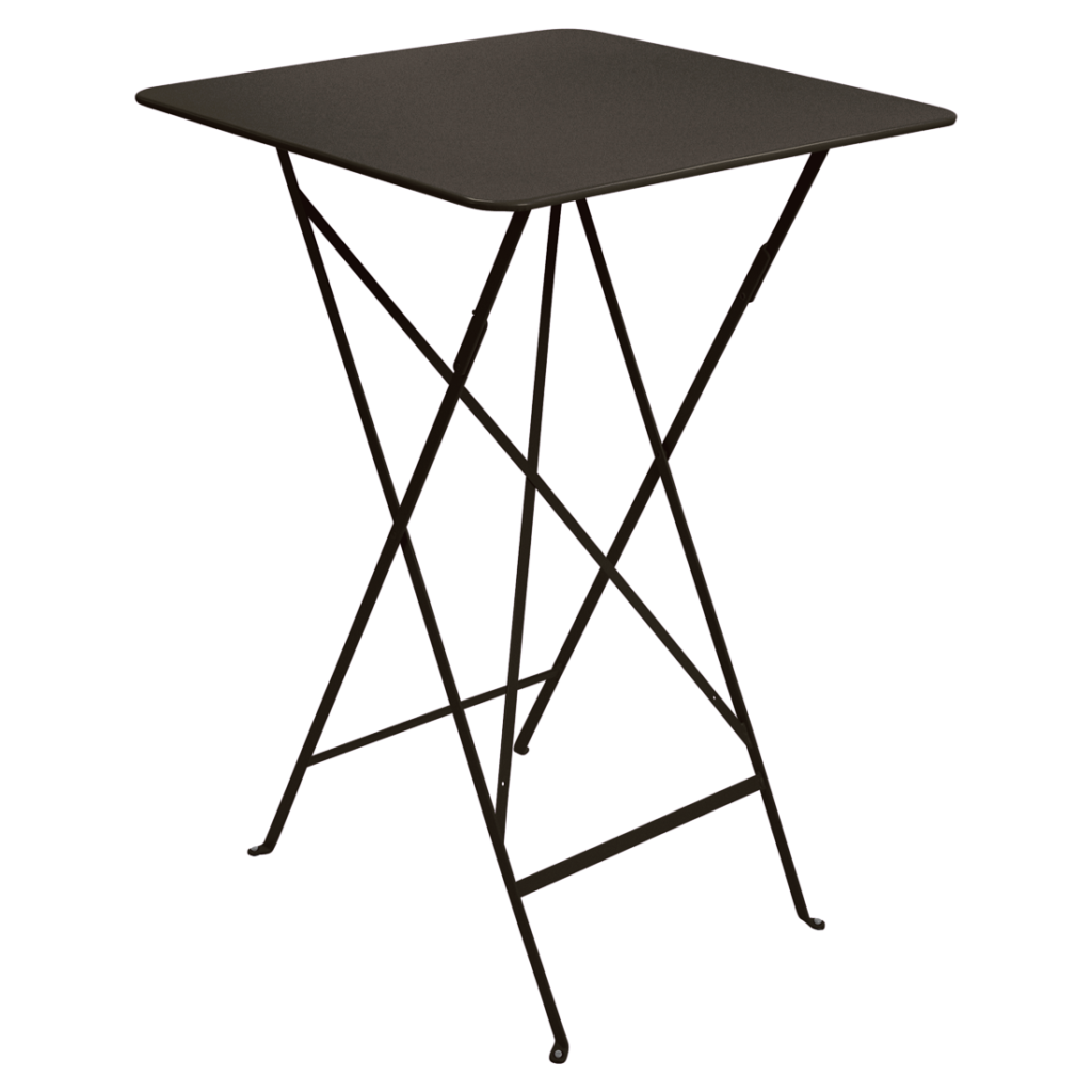 Une table pliante noire et carrée aux pieds fins se dresse élégamment comme une pièce de bistrot Mange-debout sur un fond lavande clair.
