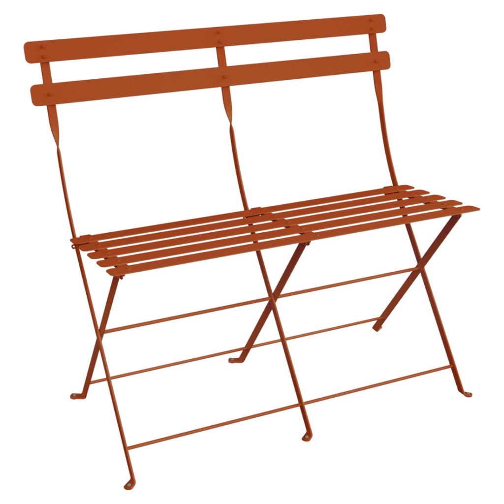 Banc pliant en métal marron à lattes verticales et au design simple, la Banquette Bistro allie harmonieusement élégance et fonctionnalité.