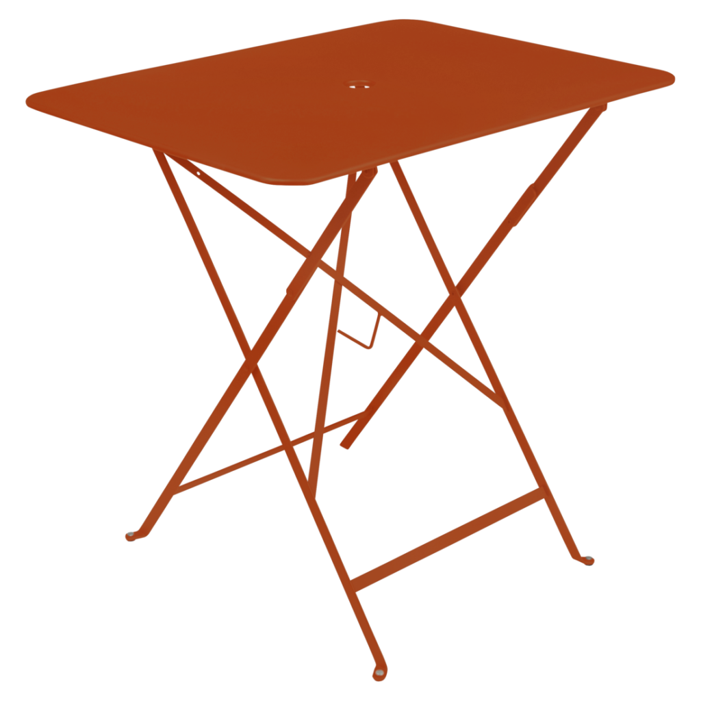 Charmante table de style bistrot, cette pièce en métal pliable rouge présente un plateau carré et des pieds croisés, parfaite pour les réunions chaleureuses.
