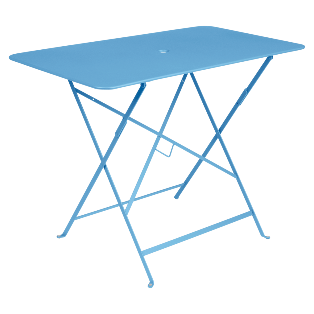 Petite table de bistrot pliante bleu-maya avec un plateau rectangulaire et des pieds fins en métal.