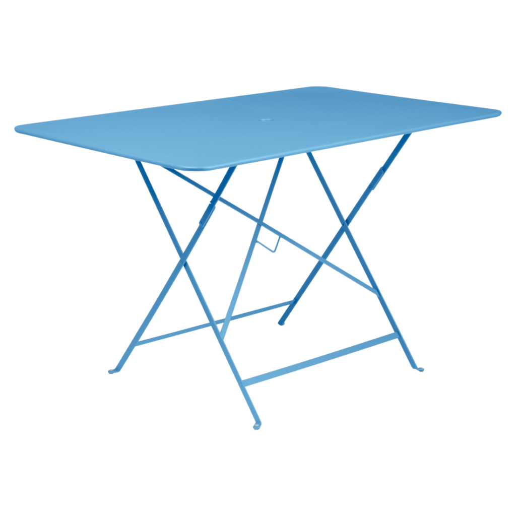 Cette charmante table de bistrot bleu-maya présente une surface rectangulaire et des pieds à barre transversale, parfaits pour ajouter une touche d'élégance à n'importe quel décor.